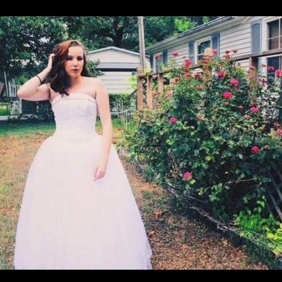 Wedding Dress - Picture 2 of 5